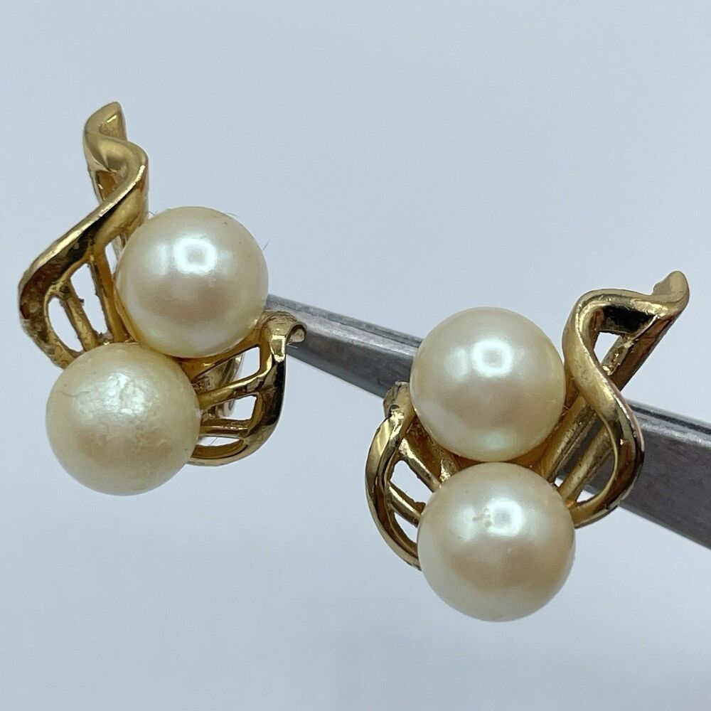 Vintage Richelieu Gold Tone Faux Pearl Clip On Stud Earrings Elegant